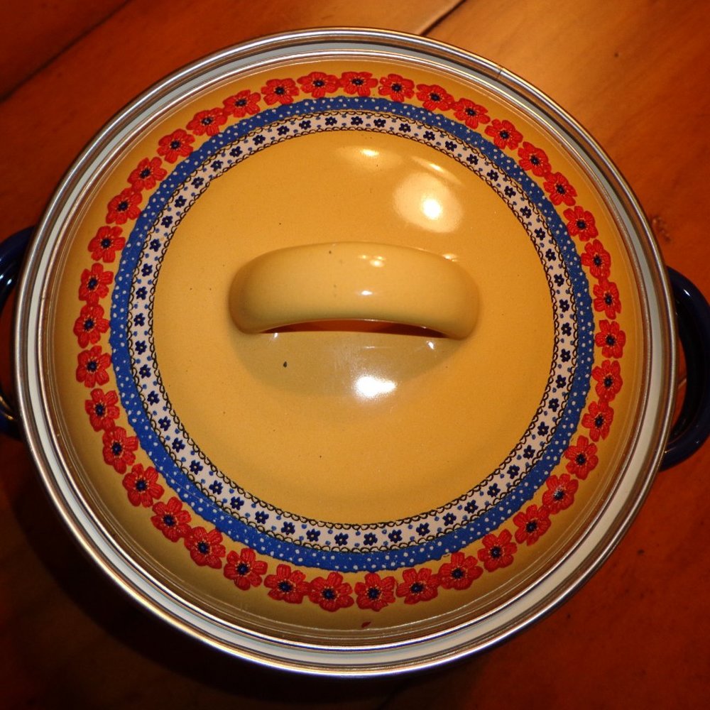 Miniature Enamel Handled Pot & Lid - Picture 4 of 8